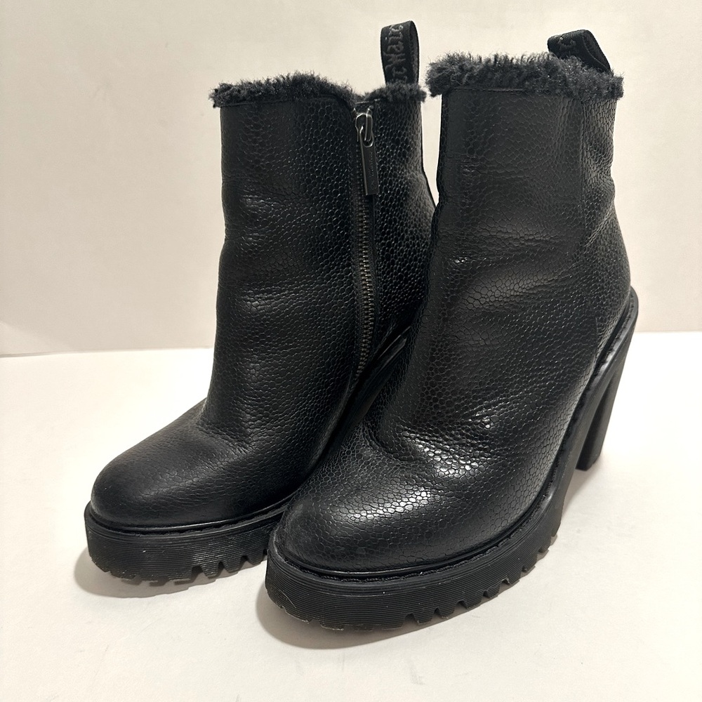 Dr Martens Magdalena Fur Lined Boots Block Heel Pebbled Leather Black Womens 7